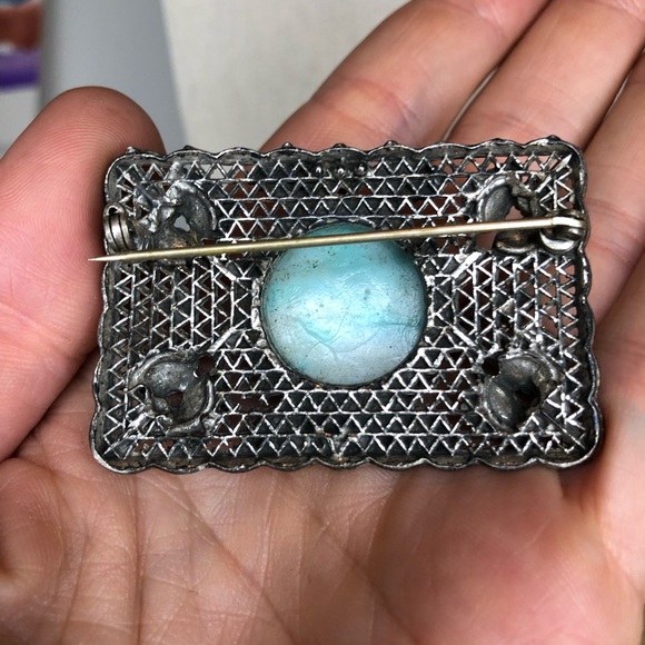Vintage Filigree Victorian Style Brooch with Glass Cabochon - Picture 4 of 5